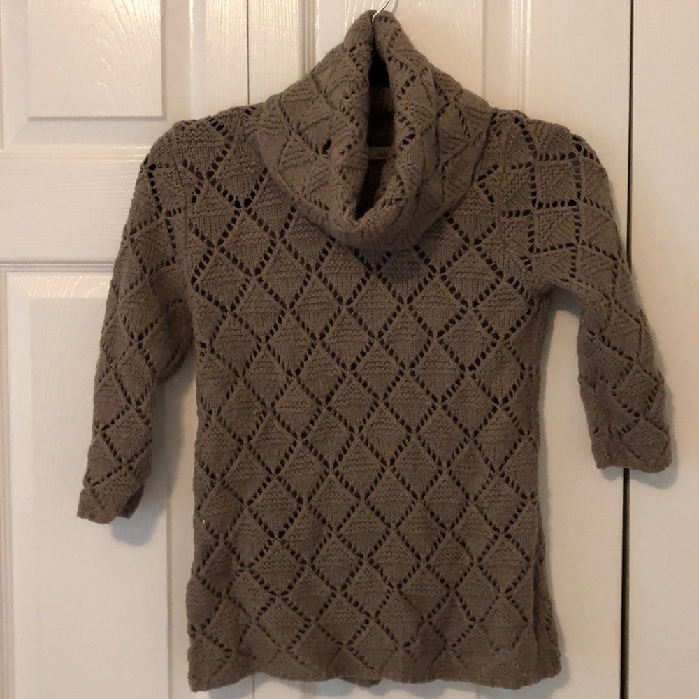 Gap sweater